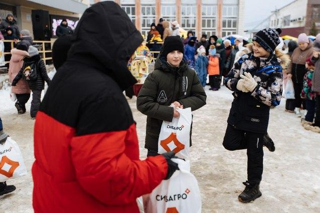 Фото В Криводановке проводили зиму «с огоньком и со вкусом» 11